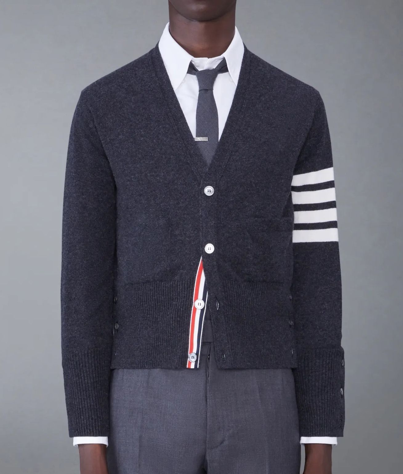 Thom Browne|トムブラウン ダークグレー カシミア 4BAR Vネック Thom Browne|トムブラウン ダークグレー カシミア 4BAR Vネック