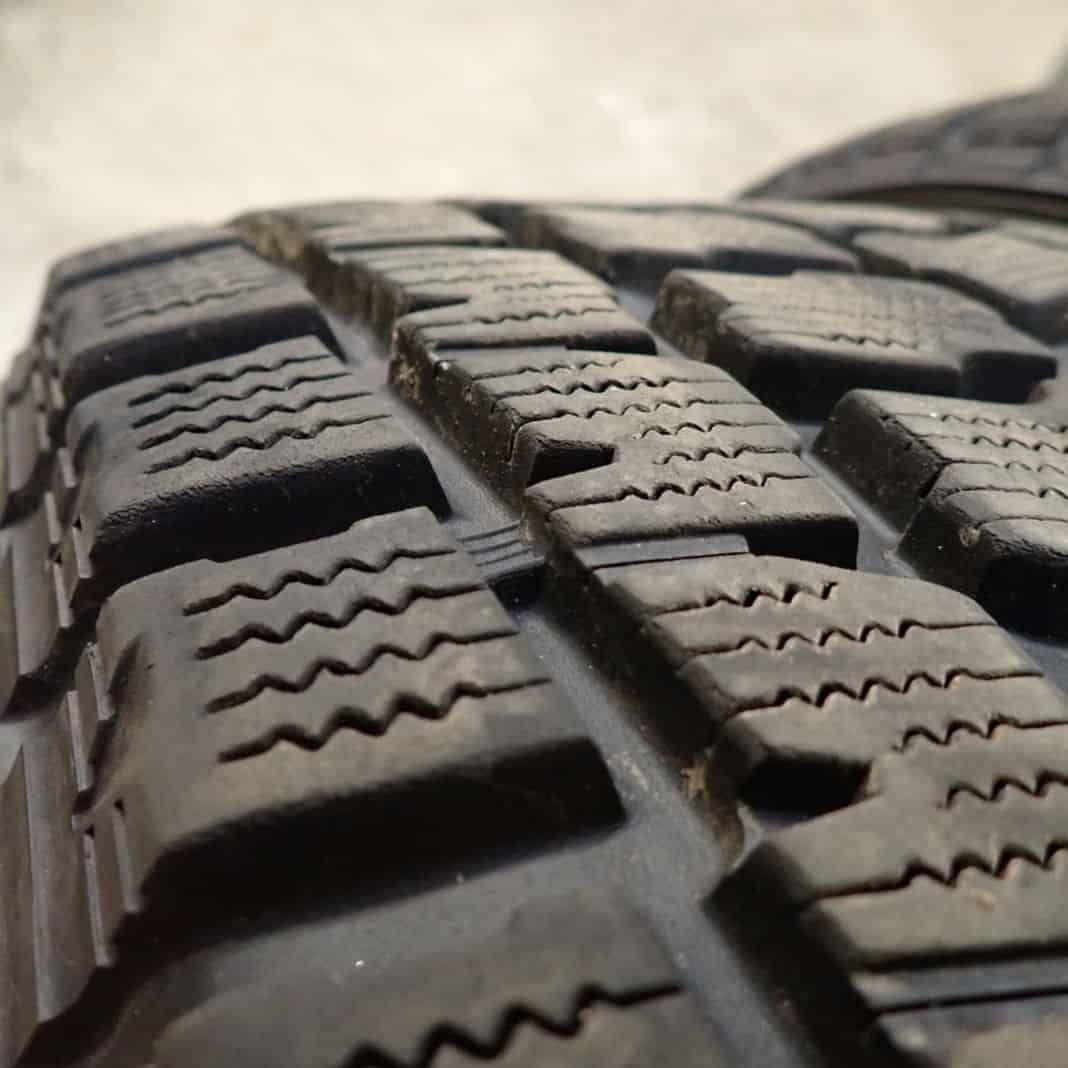 育つ 冬4本 会社宛 285 60R18 116Q グッドイヤー ラングラー IP N 2013年製 サイズ 残り溝80％程度 ランクル100 200 LX NO F2253 送料無料キャンペーン中！