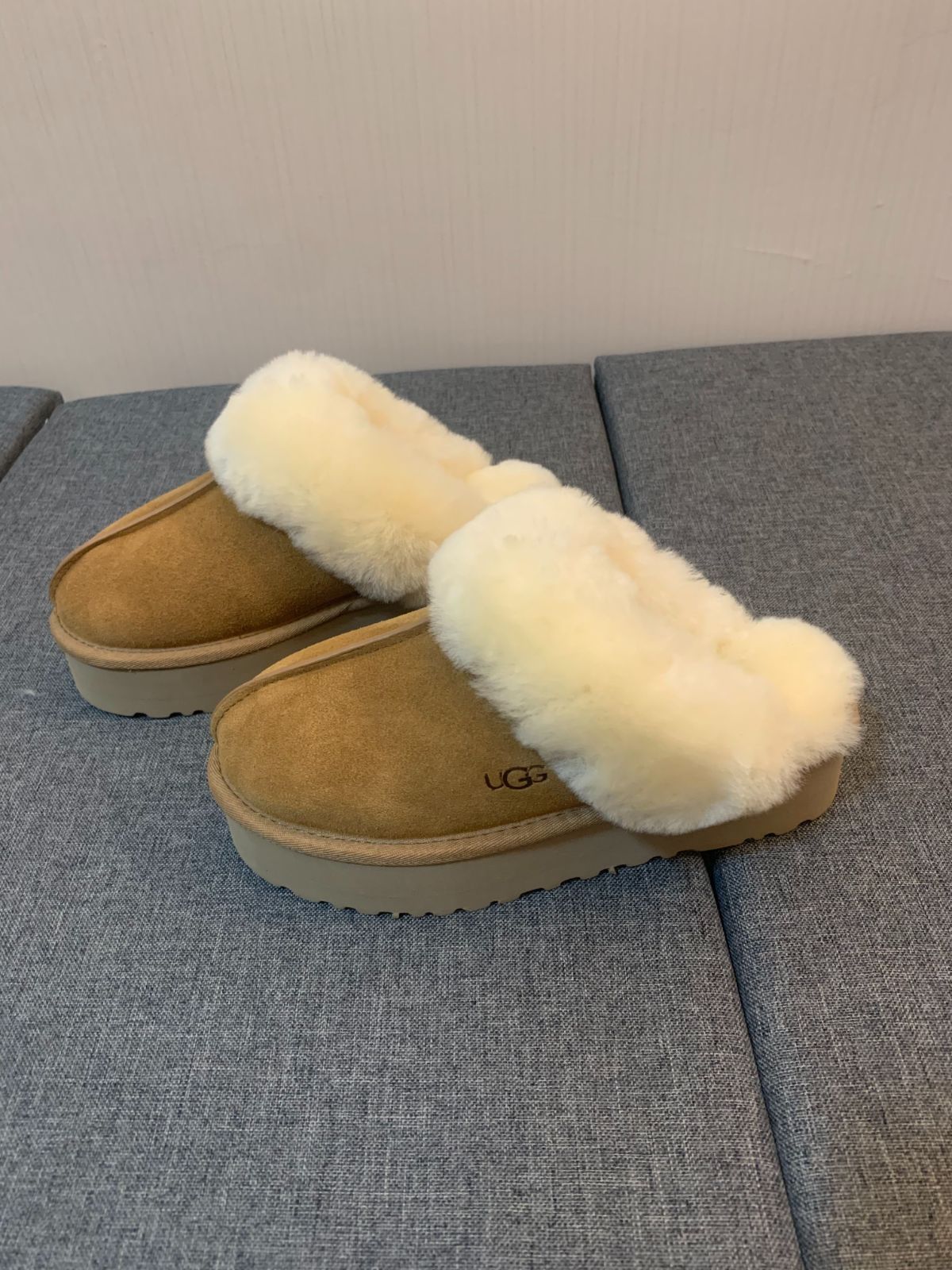 アグ UGG ディスケット シューズ スエード スリッポン厚底スノーブーツソールラバー100%