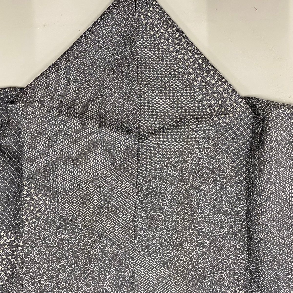 江戸小紋 身丈161cm 裄丈67cm M 袷 寄せ柄 花菱 灰色 正絹 一つ紋 WWW_OLIVIERBERNSTEIN_COM