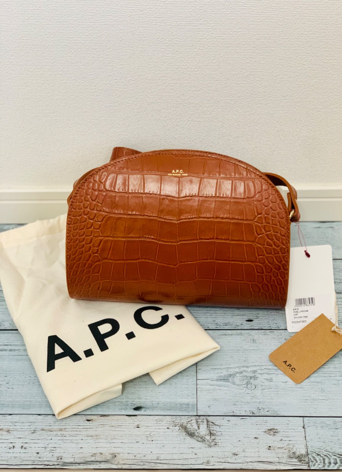 APC(アーペーセー)ハーフムーンバック クロコ型押し ブラウン ...