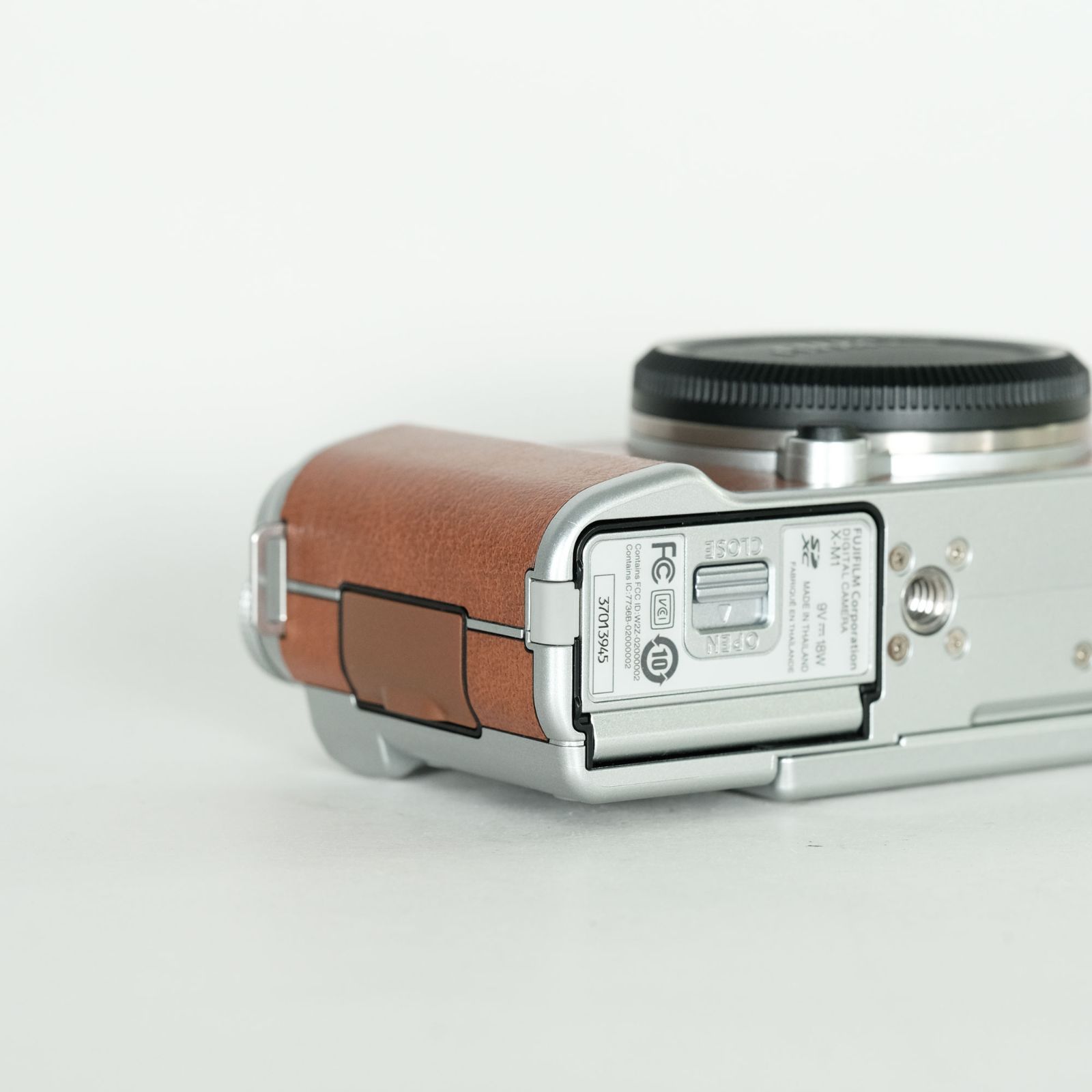 動作品 FUJIFILM X-M1 ブラウン バッテリー・チャージャー付 富士フイルム X-M1 ブラウン