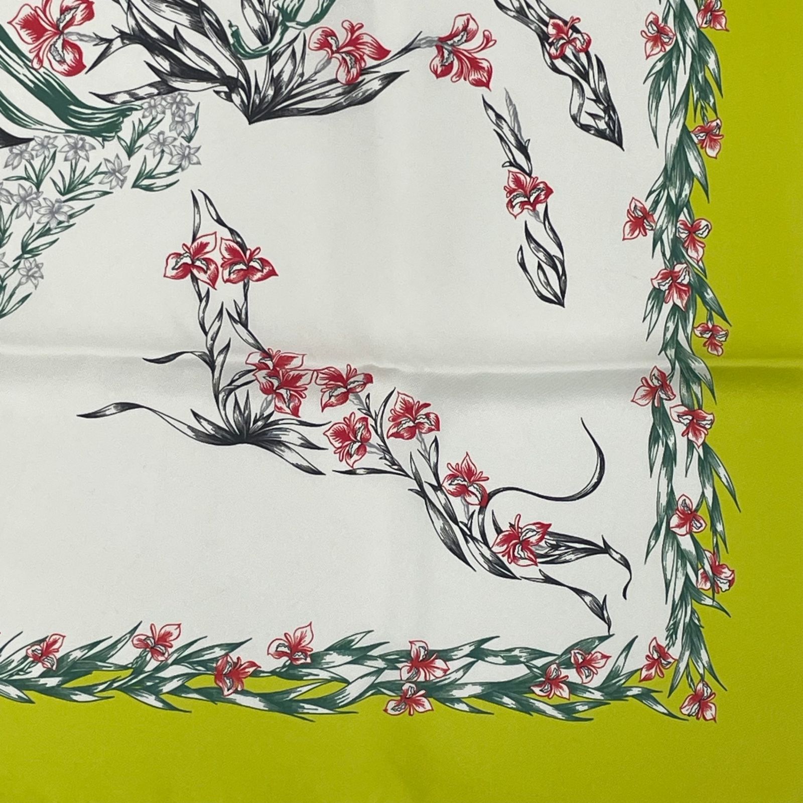 未使用品 HERMES エルメス H.d'Origny 花咲く馬 シルク スカーフ 未使用品 HERMES エルメス H.d'Origny 花咲く馬 シルク スカーフ