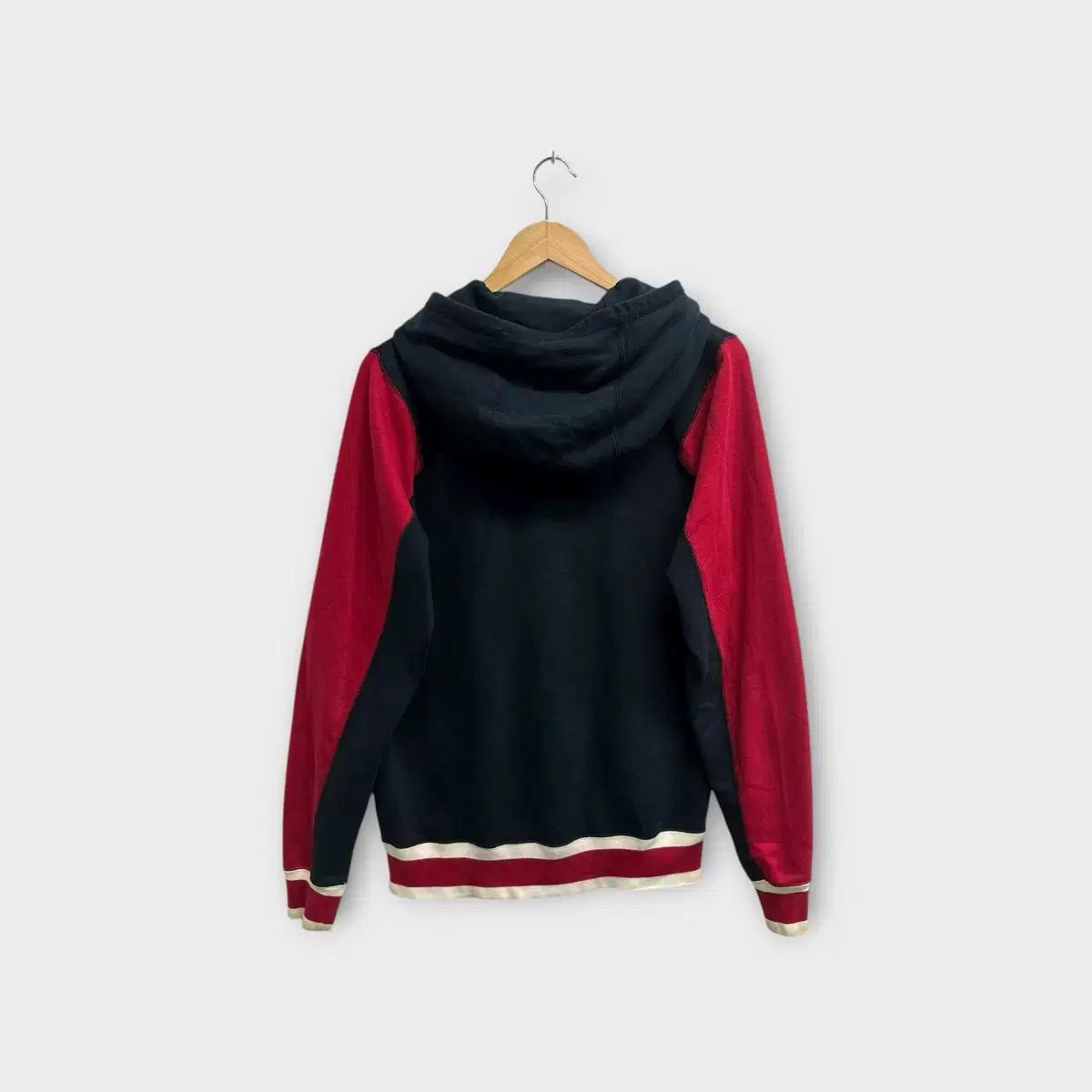 最安値で販売します。 壱岐 エアジョーダン スタジャン フード ジャケット S 素材