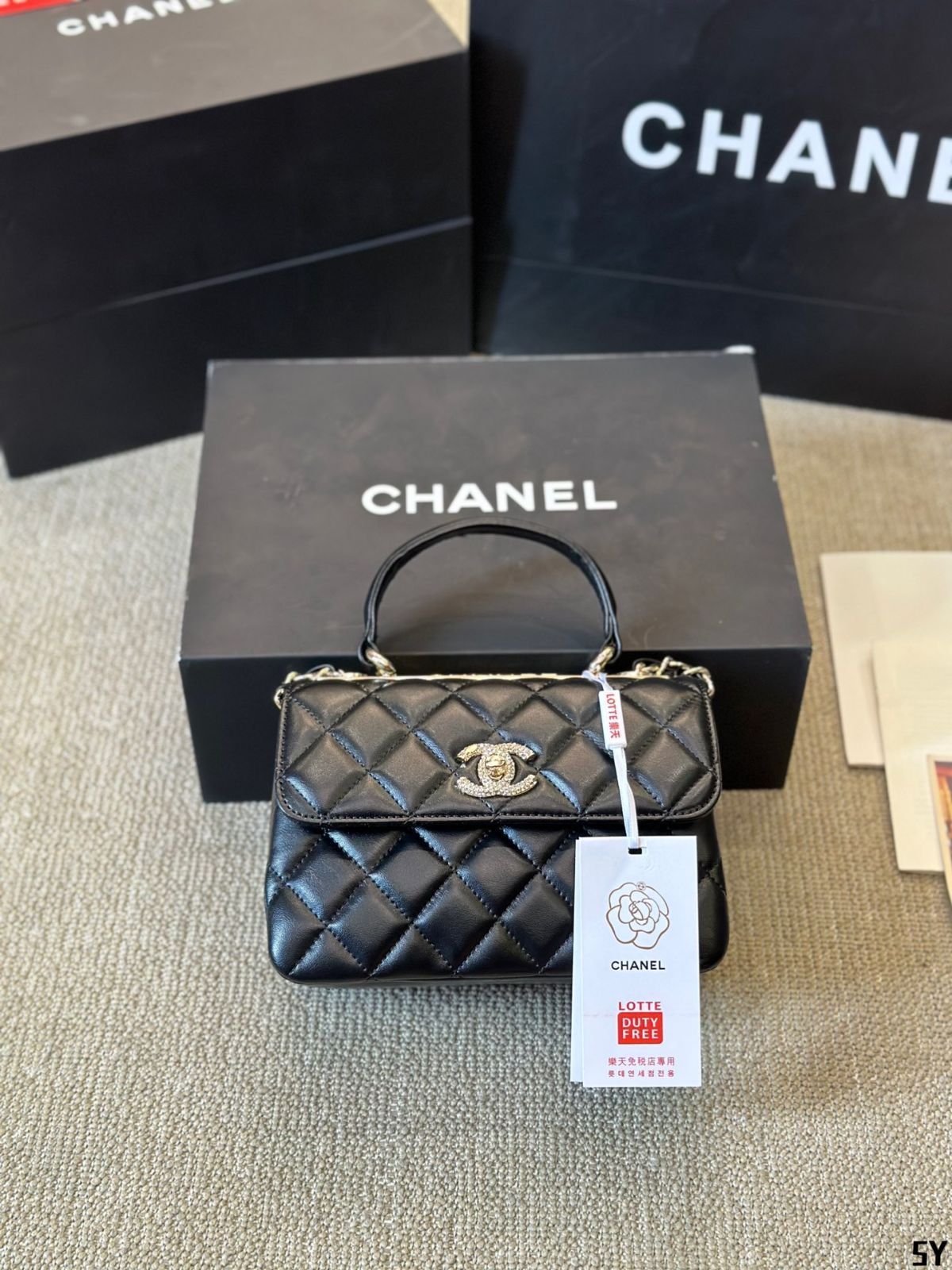 25SS おすすめ！ 煌めくロゴ【CHANEL】Trendy CC バニティバッグ 25SS おすすめ！ 煌めくロゴ【CHANEL】Trendy CC バニティバッグ