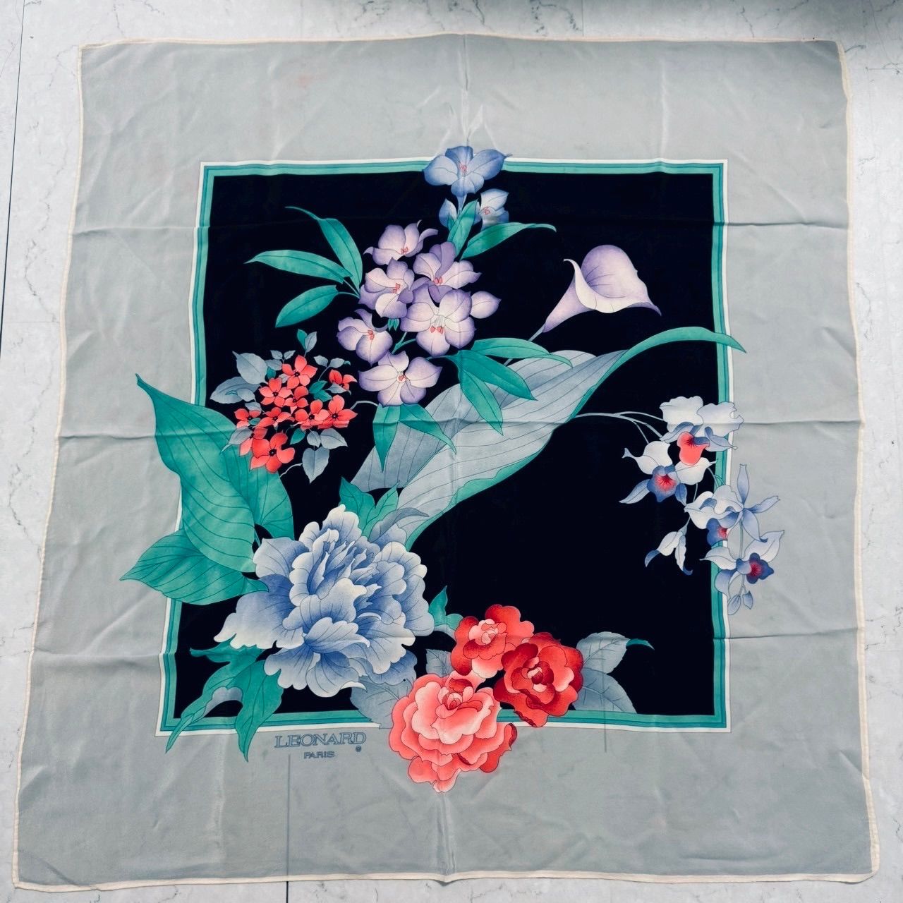 フォロー特典 LEONARD PARIS 花柄 シルクスカーフ グレー×ブラック