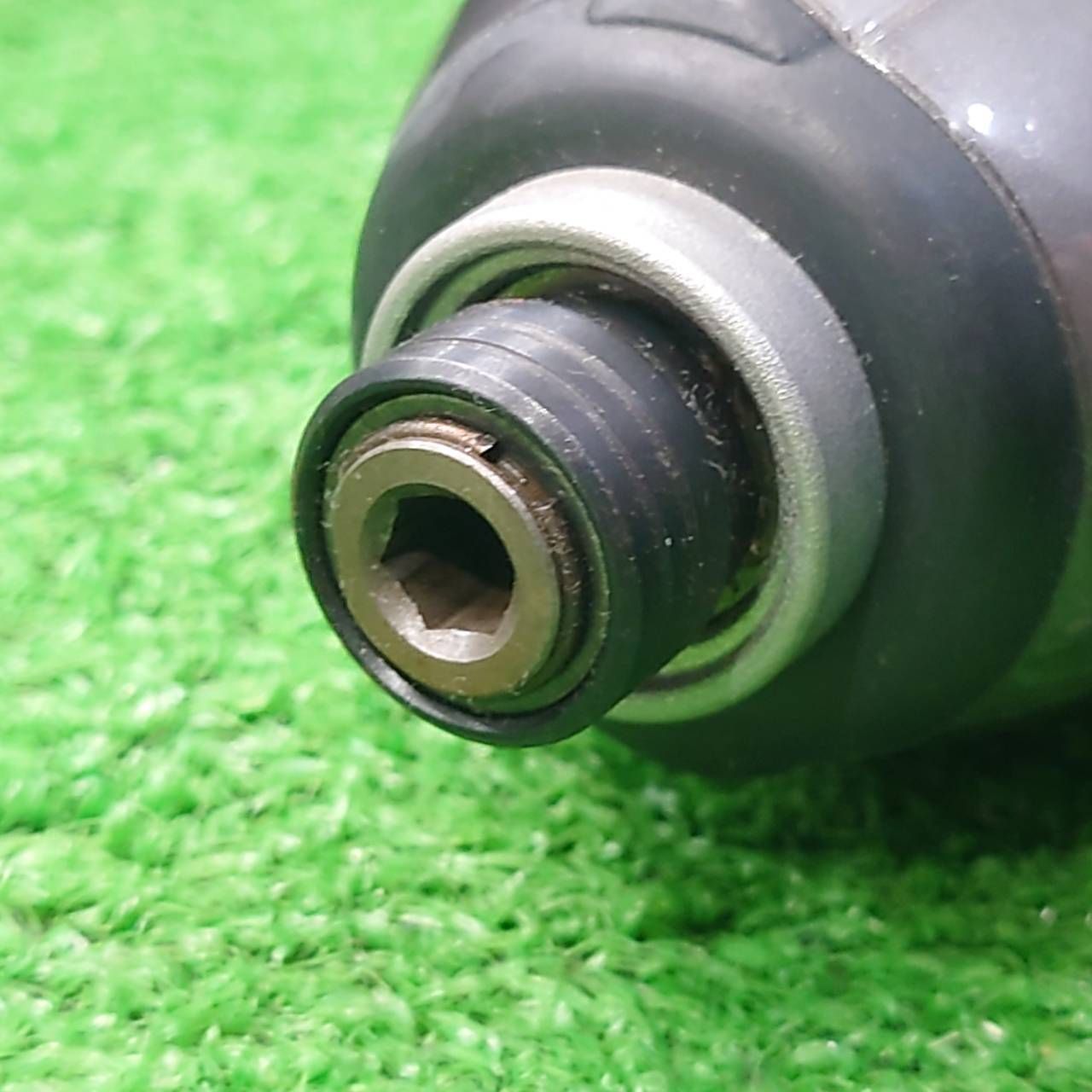 コードレスインパクトドライバ