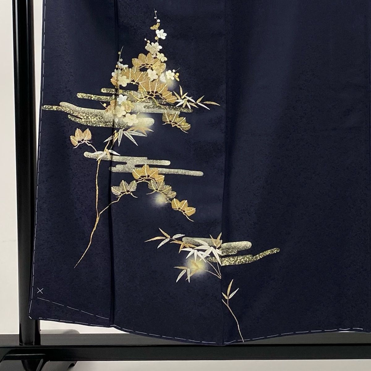 付下げ 身丈157cm 裄丈61cm S 袷 やまと 松竹梅 ヱ霞 刺繍 金銀彩 濃紺 正絹 秀品
