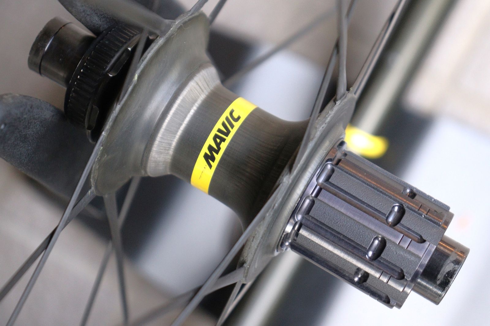 カーボン チューブレスレディ