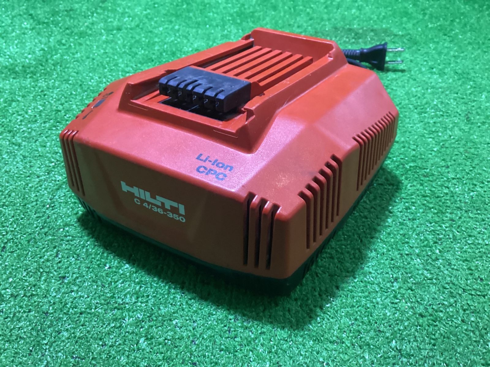 HILTI C4/36-350 充電器 ※現状品 S/N : 2334000198(ク-105 HILTI C4/36-350 充電器 ※現状品 S/N : 2334000198(ク-105