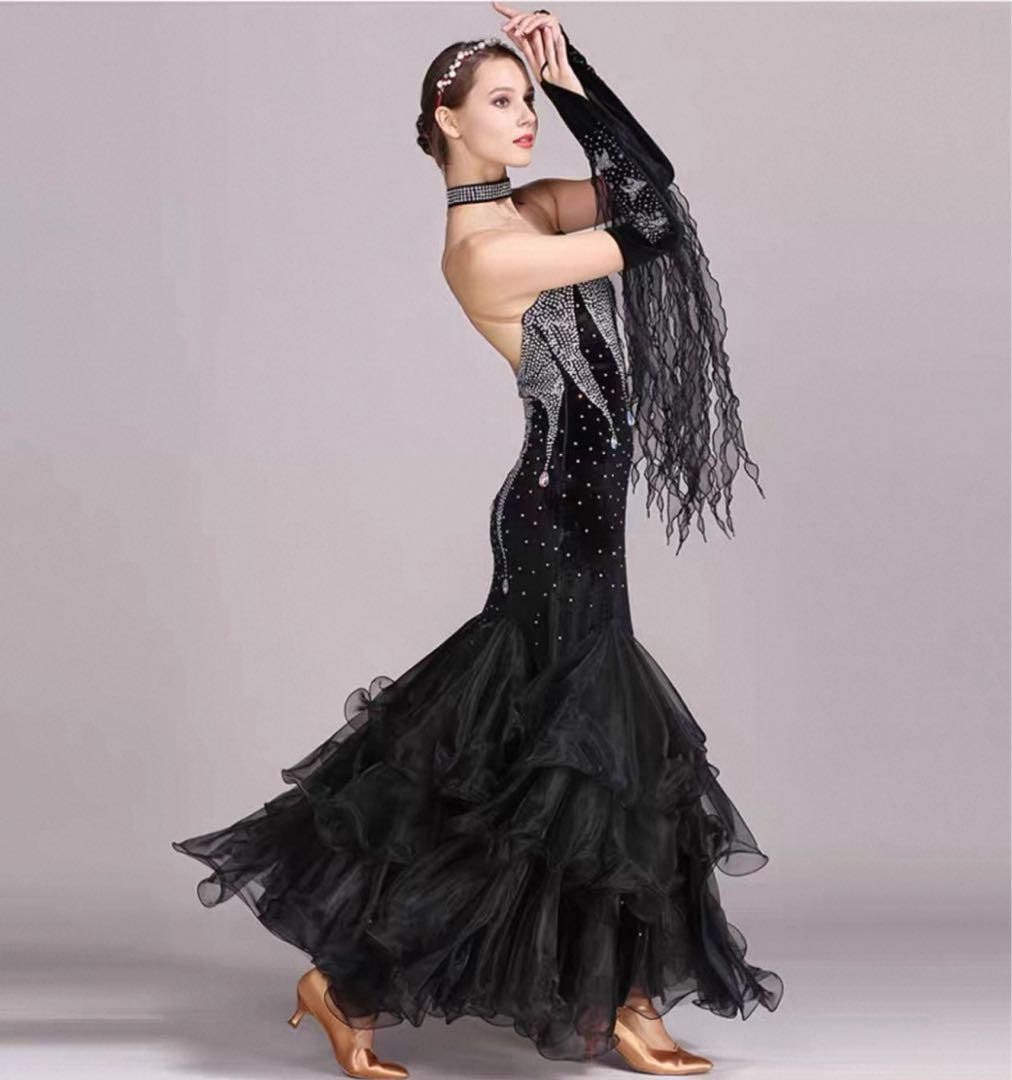 新品未使用 裾がよく踊るストーン付きラテンドレス ダンスパーティーや