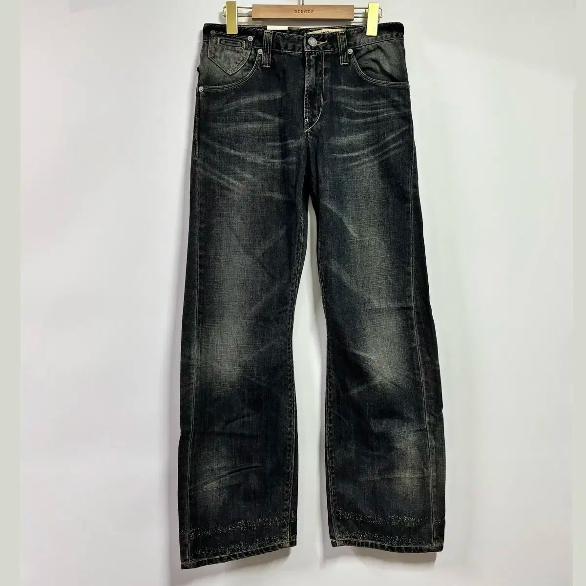 28 LEVI´S(リーバイス) ブーツカット ヴィンテージ ウォッシュド エンジニアドジーンズ