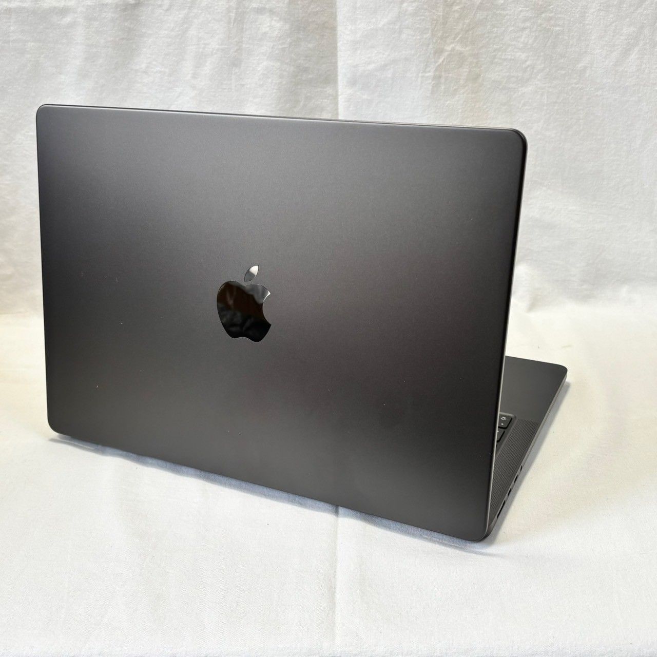 14インチMacBook Pro（M4チップ 1TBストレージ）※ほぼ未使用品