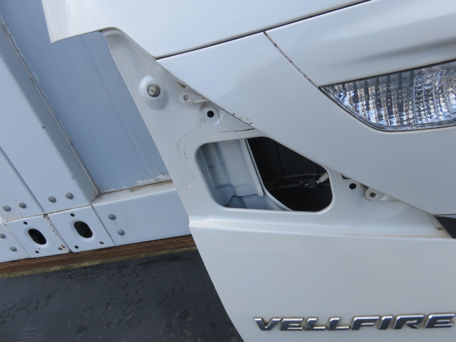 SFC2611 ヴェルファイア ANH20W ANH25W GGH20W GGH25W 前期 純正 パワーバックドア リアゲート トランク ハッチバック カメラ付き 070 パールホワイト