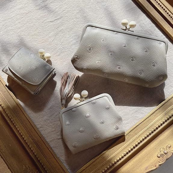 【美品】perche やぎ革　アクリル玉がま口長財布 かグレードット perche ペルケ 財布 長財布 がま口 ドット アクリル玉 本革 中