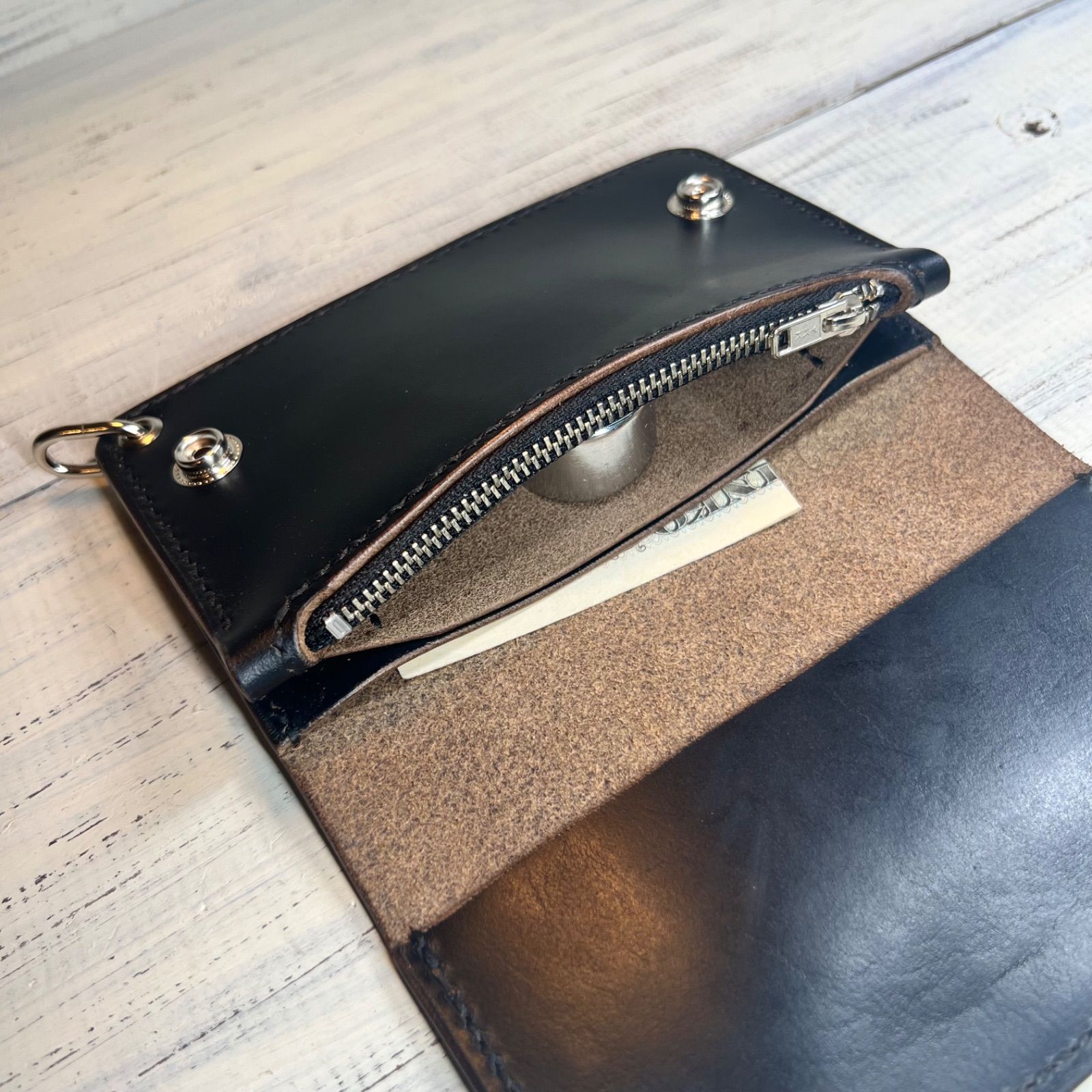 トラッカーウォレット ミドル 2層】 クロムエクセル シルバー - メルカリ