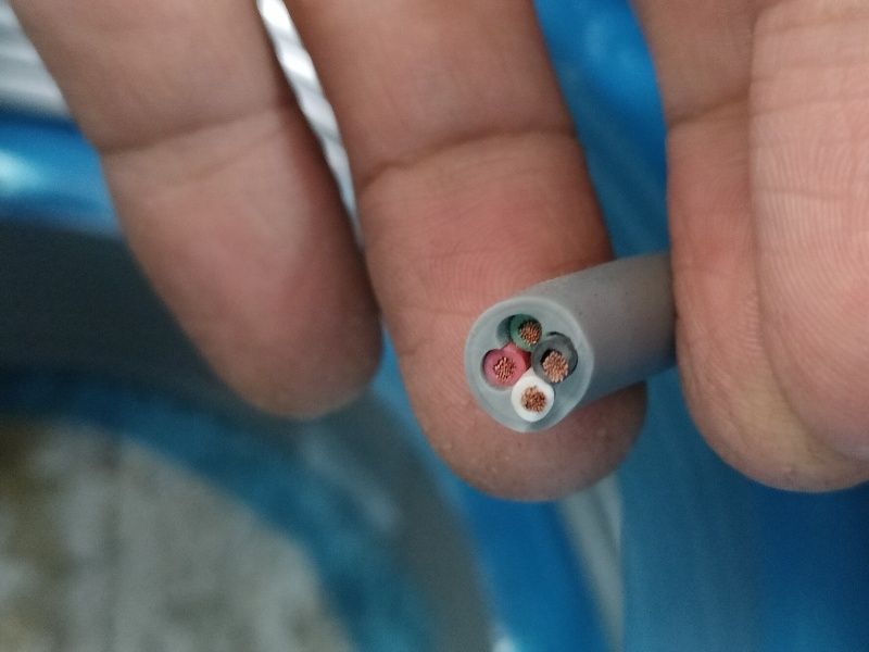 富士電線 ビニルキャブタイヤコード 1.25ﾐﾘ 4心 灰色 VCTF1.25×4芯×100mハイ 白黒赤緑 HRDEVELOPMENT_JP