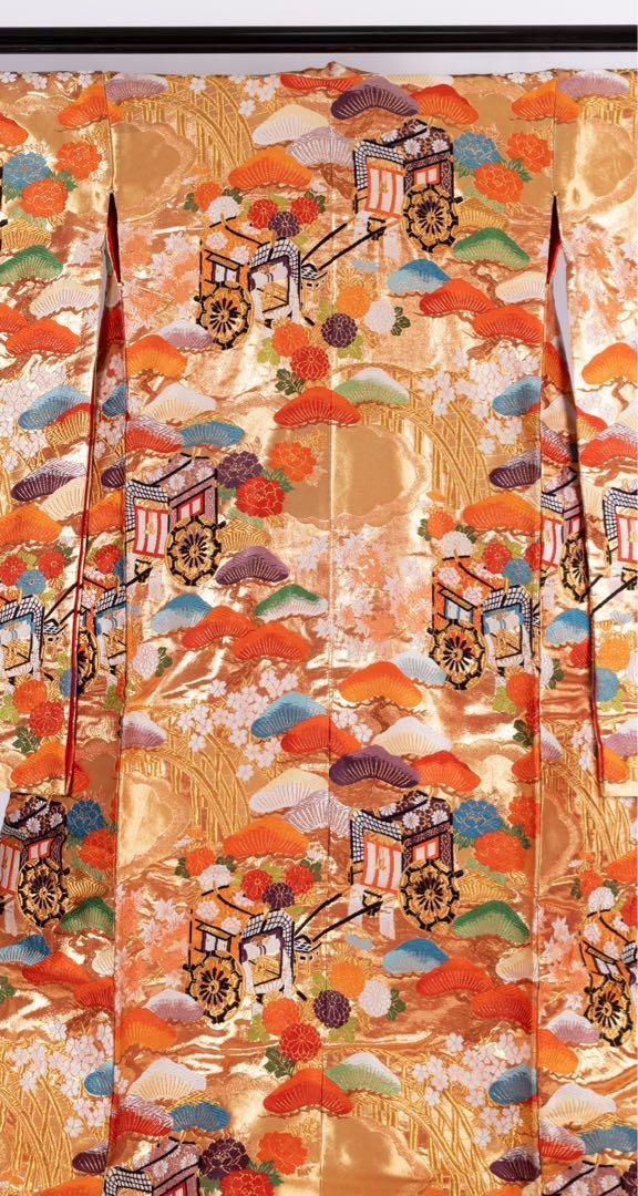 50%OFF! 125,000円→62,500円】花嫁色打掛け 金色/金刺繍 御所車/松 