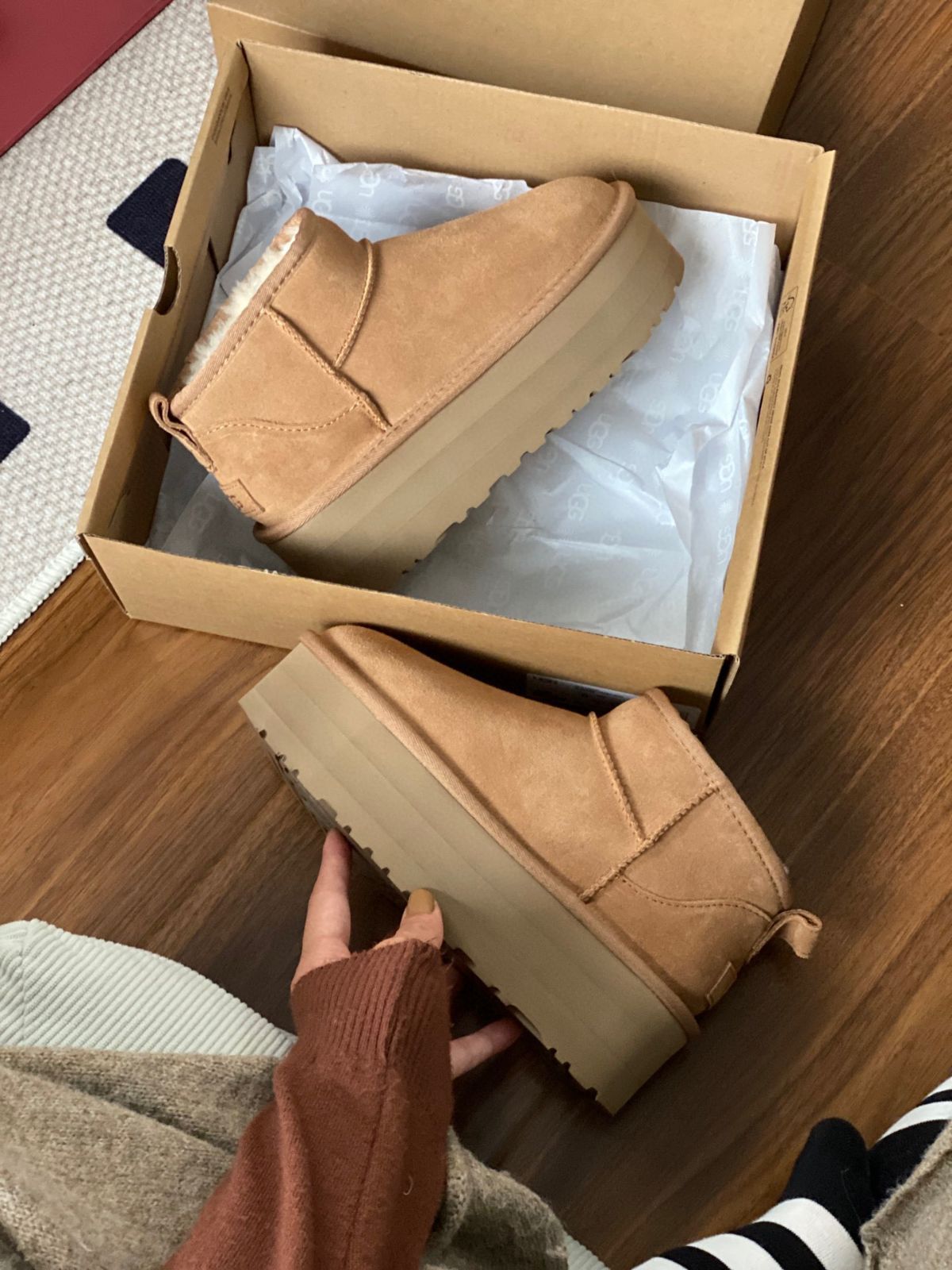 新品 UGG アグ ブーツ クラッシックウルトラ ミニプラットフォーム