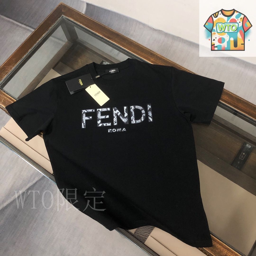 FENDI フェンディ　カシュクールトップス　ショート丈　総ロゴ 今日特価】FENDI フェンディ 25 カップル短袖 T - メルカリ
