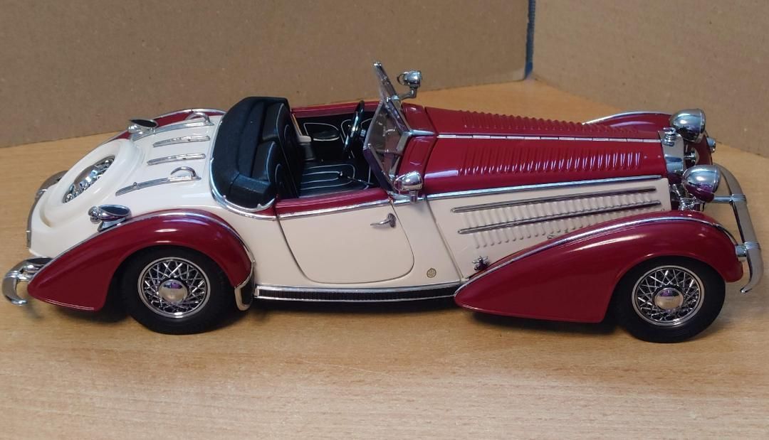 アメ車1/18 ホルヒ855 ロードスター Horch 1939 ブルー - ミニカー