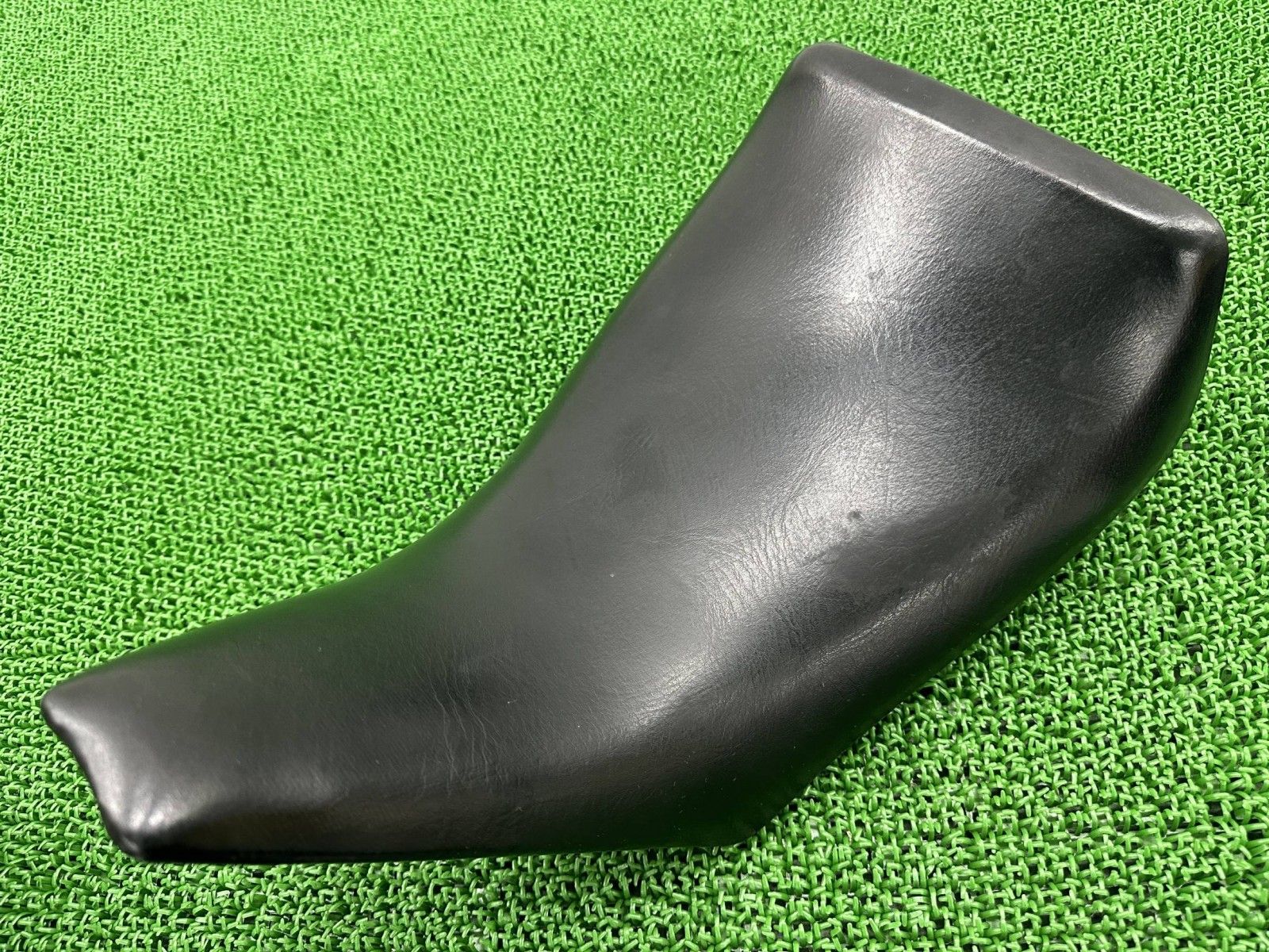 FZ400R フロントシート 46X ヤマハ 純正 バイク 部品 メインシート 破れ無し 人気のノーマル 品薄 品 車検 Genuine fQ