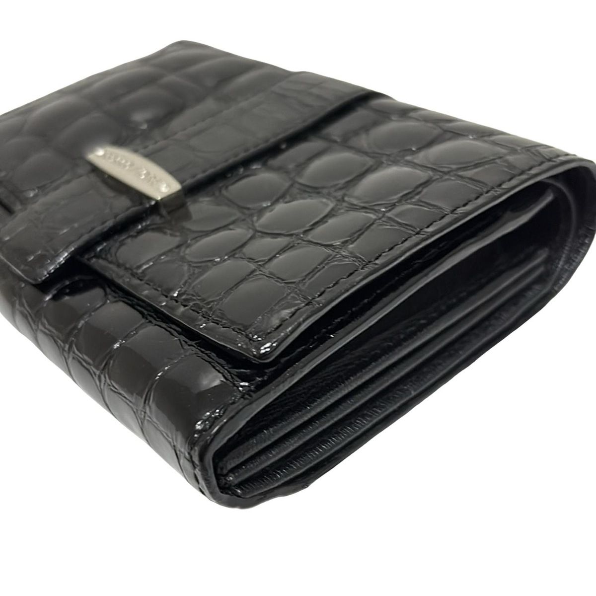 COCCO FIORE(コッコフィオーレ) 2つ折り財布 - 黒 型押し加工