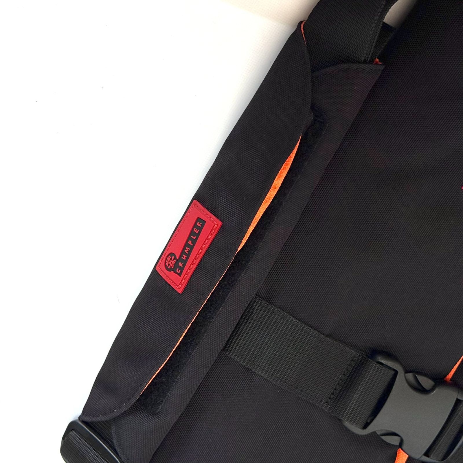 新品未使用　クランプラー　メッセンジャーバッグ タグ付き・未使用品】CRUMPLER クランプラー ラップトップバッグ