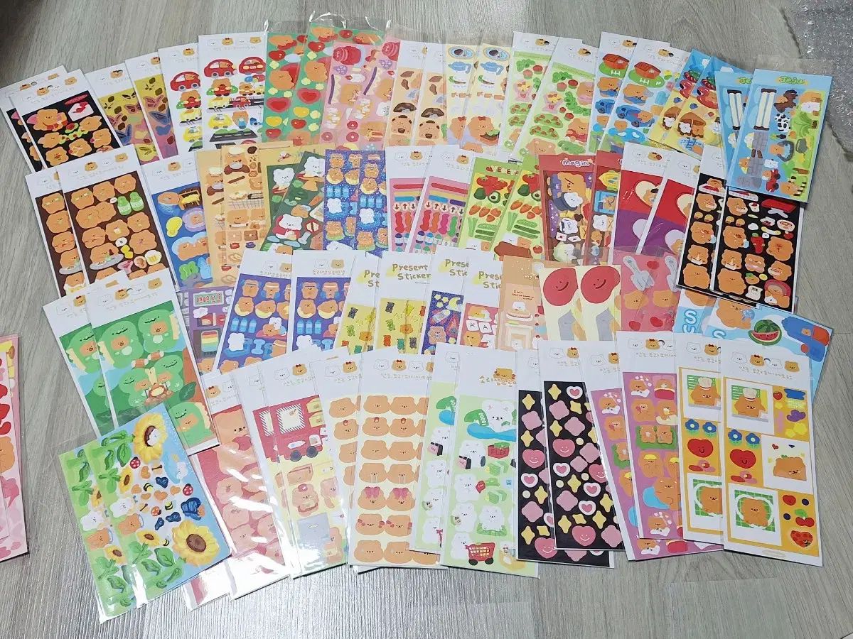 キャラクターステッカー