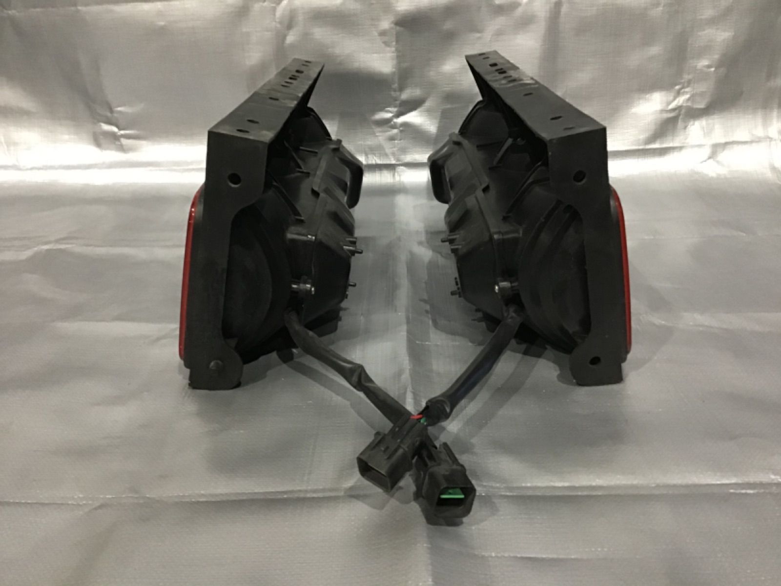 テールランプ3連左右セット/リアコンビネーションランプ/小糸製作所