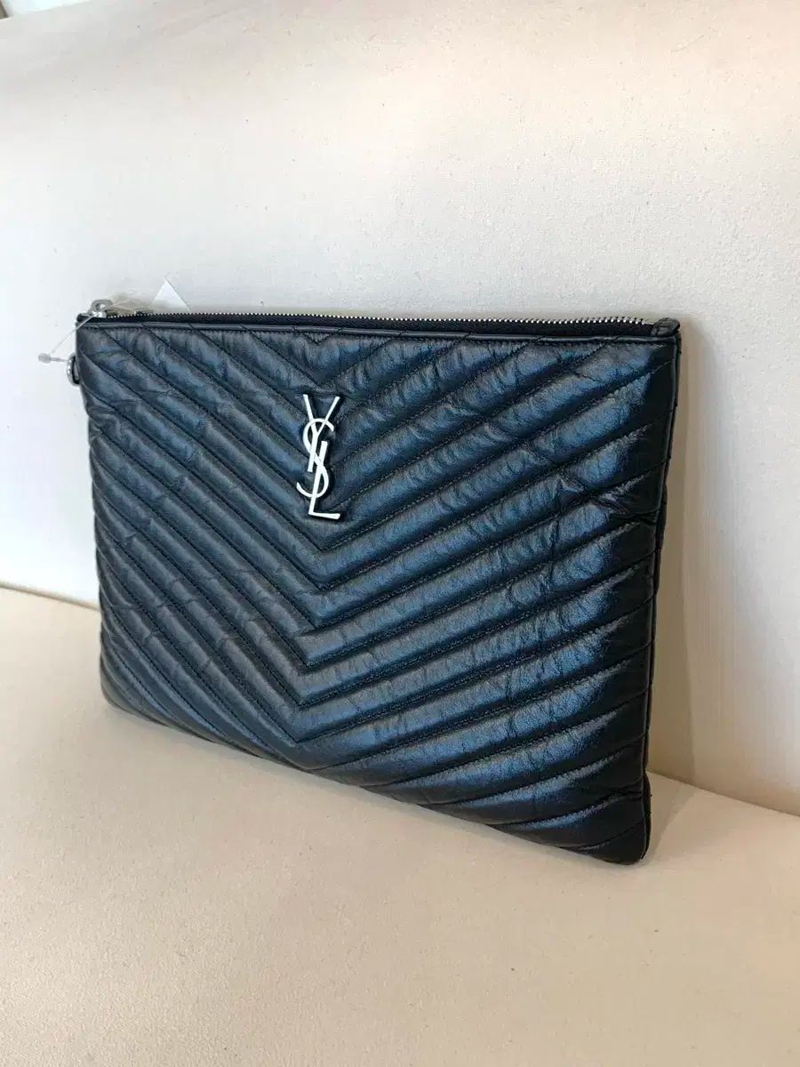 SAINT LAURENT