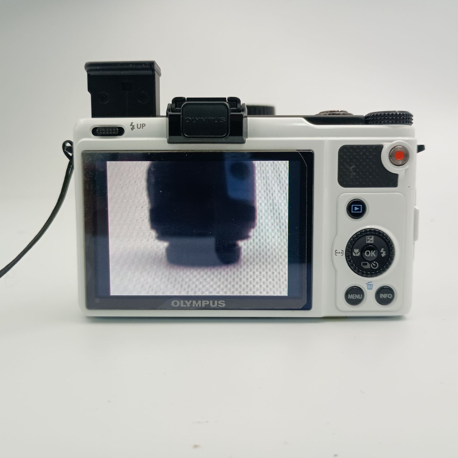 OLYMPUS XZ-1 デジタルカメラ 白 ジャンク ジ*ウ様 【ジャンク品】OLYMPUSコンパクトデジタルカメラXZ-1