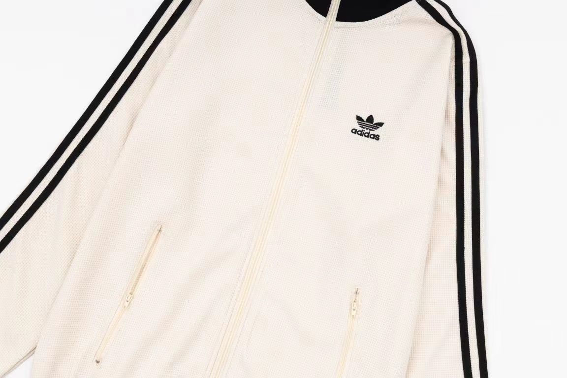 新品未使用 adidasワッフルトラックジャケット