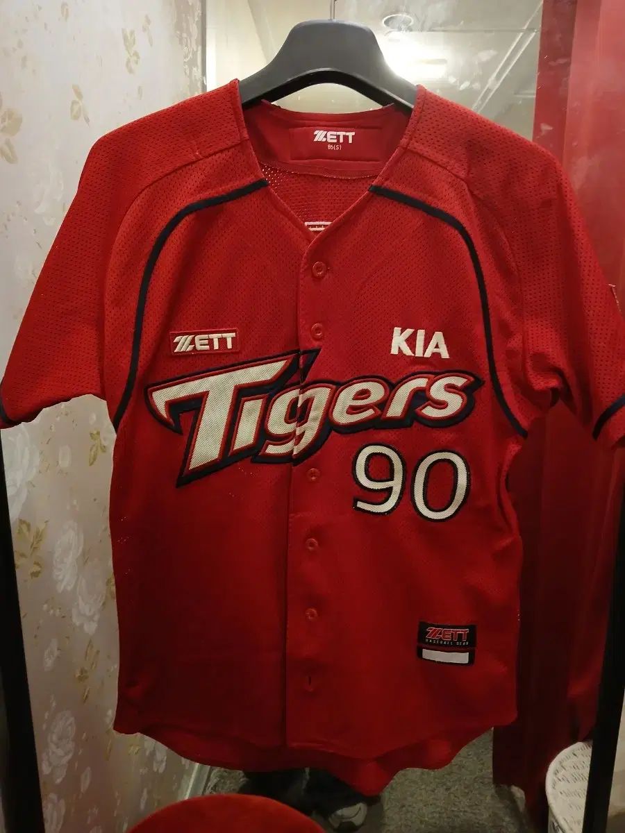 4 ／ 28 KIAタイガース(キア・タイガース) 野球ジャージ 半袖 ソ・ドンヨル