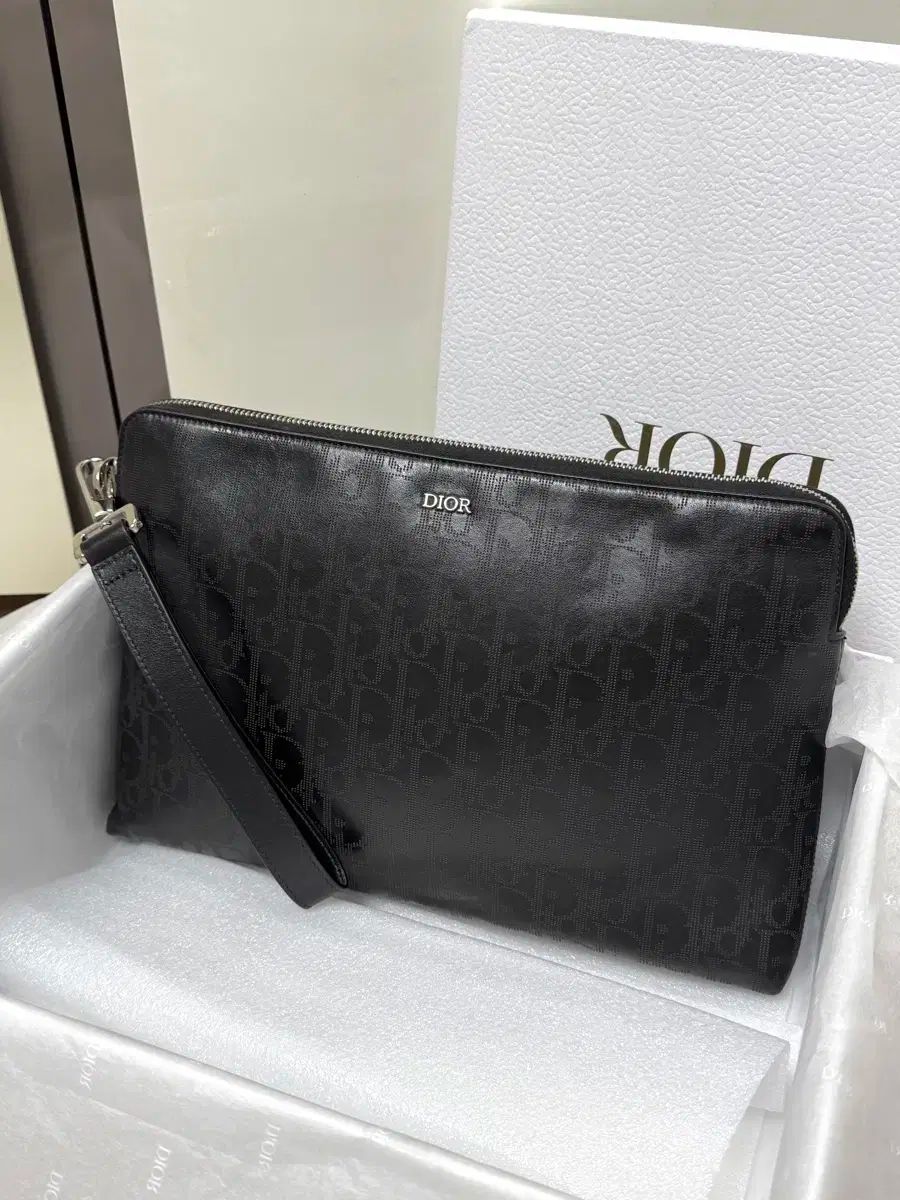 大幅値下げ中】希少 GIVENCHY クラッチバッグ 刺繍ロゴ かぶら ブラック