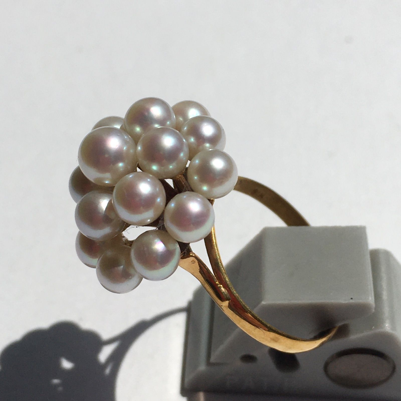 17粒の真珠が咲く18金のリング 12号 新品 宝石店ストック品 - メルカリ