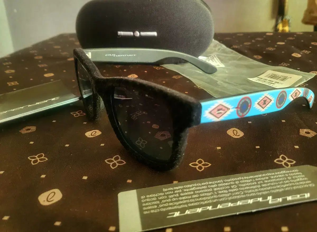 ブラックベルベット サングラス