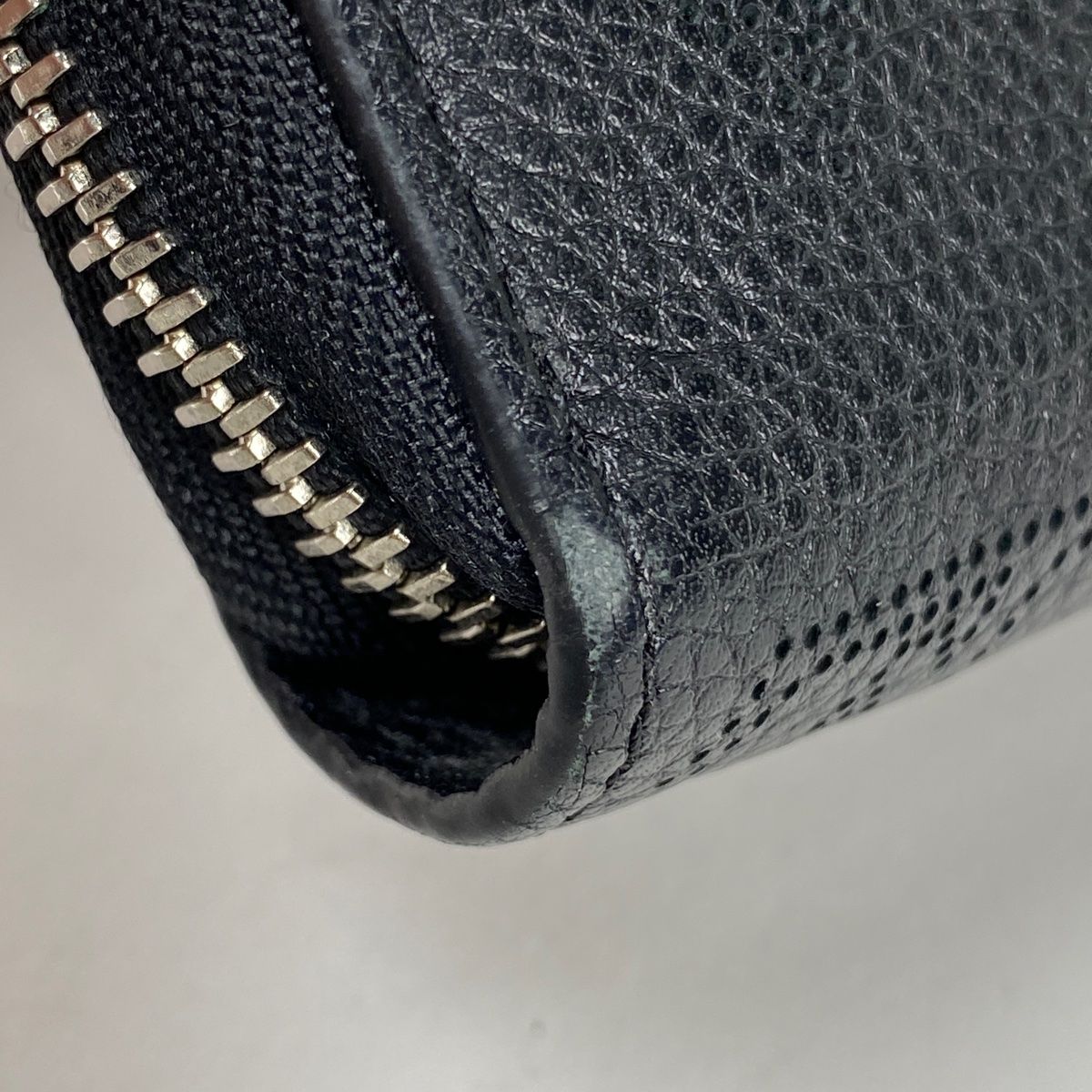 ルイヴィトン ジッピーウォレット マヒナ ブラック 長財布 レディース