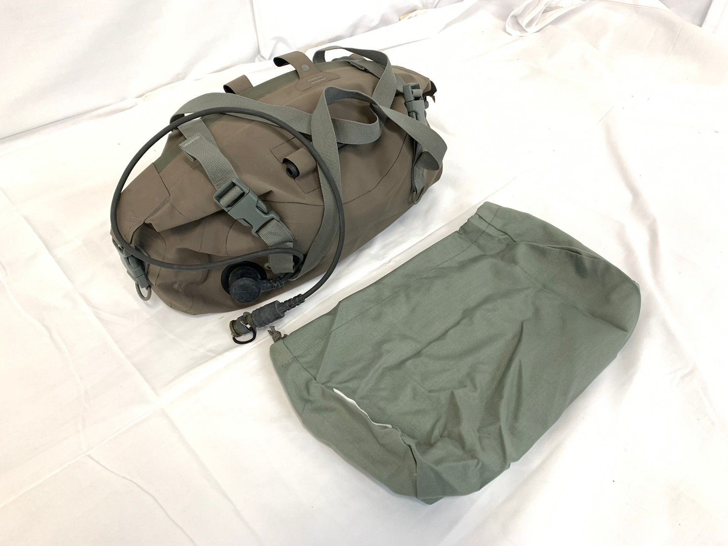 ☆在庫1点のみ☆米軍放出品 WATERSHED 完全密閉防水バッグ ☆在庫1点のみ☆米軍放出品 WATERSHED 完全密閉防水バッグ
