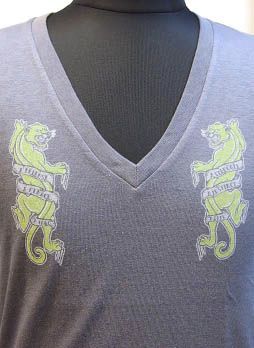 VネックTシャツ
