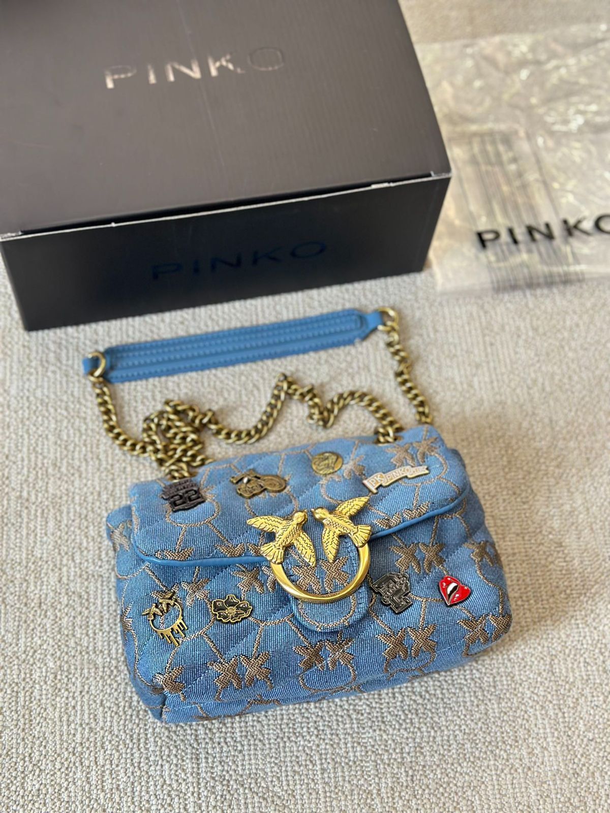 今日特価】PINKO デニムバッジバッグ 送料無料 在庫限定セール