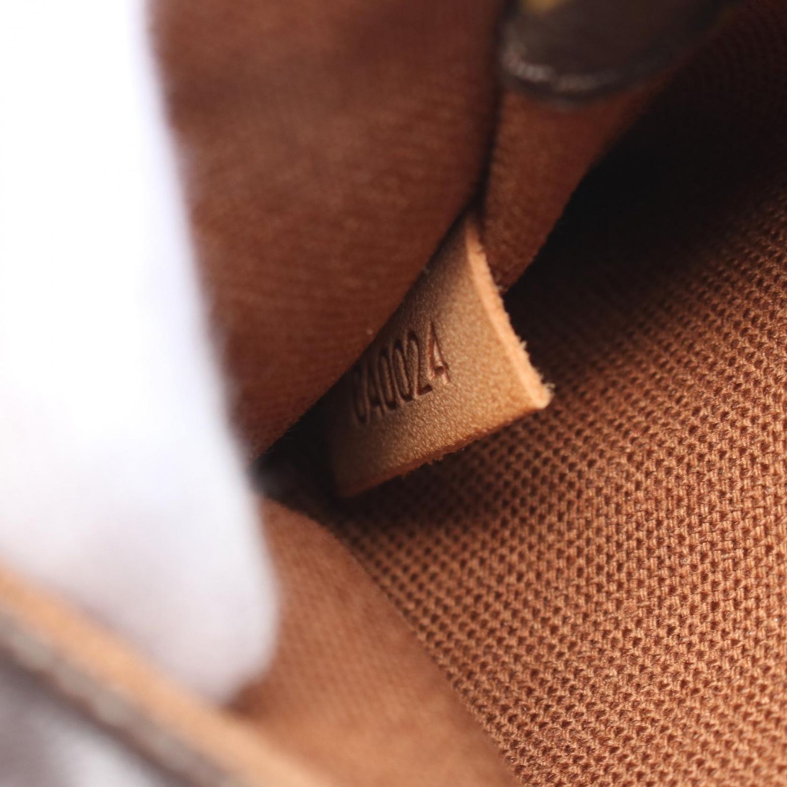 VUITTON ウエストバッグ
