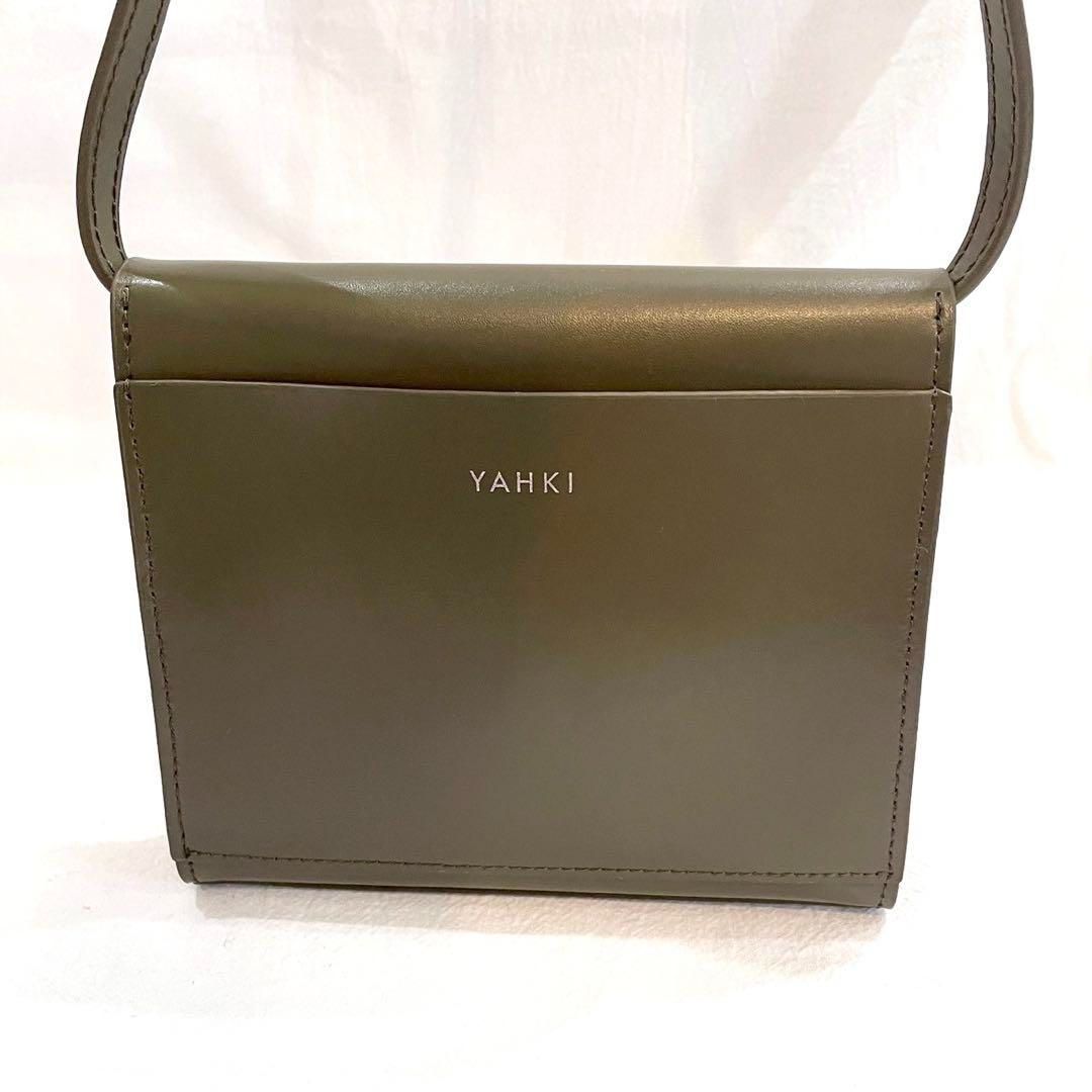 美品✨YAHKI ヤーキ ヴィーガン レザー ショルダーバッグ カーキ スクエア 美品☆ YAHKI ヤーキ ヴィーガン レザー ショルダーバッグ