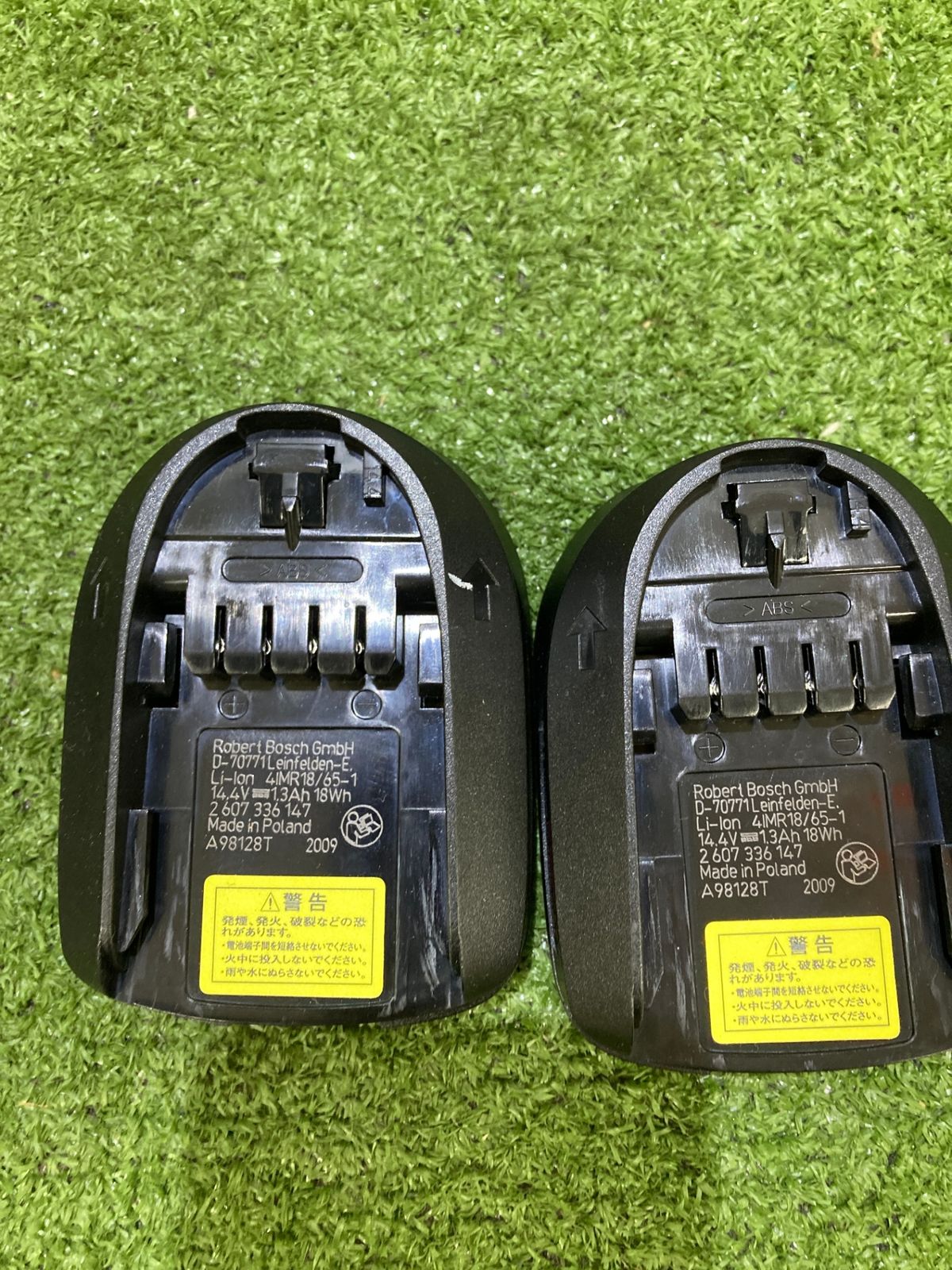 【中古品】【0921】BOSCH ボッシュ 14.4V 1.3Ah バッテリー D-70771 ×2個 + 充電器 AL2215CV　 ITL964WTQFA4