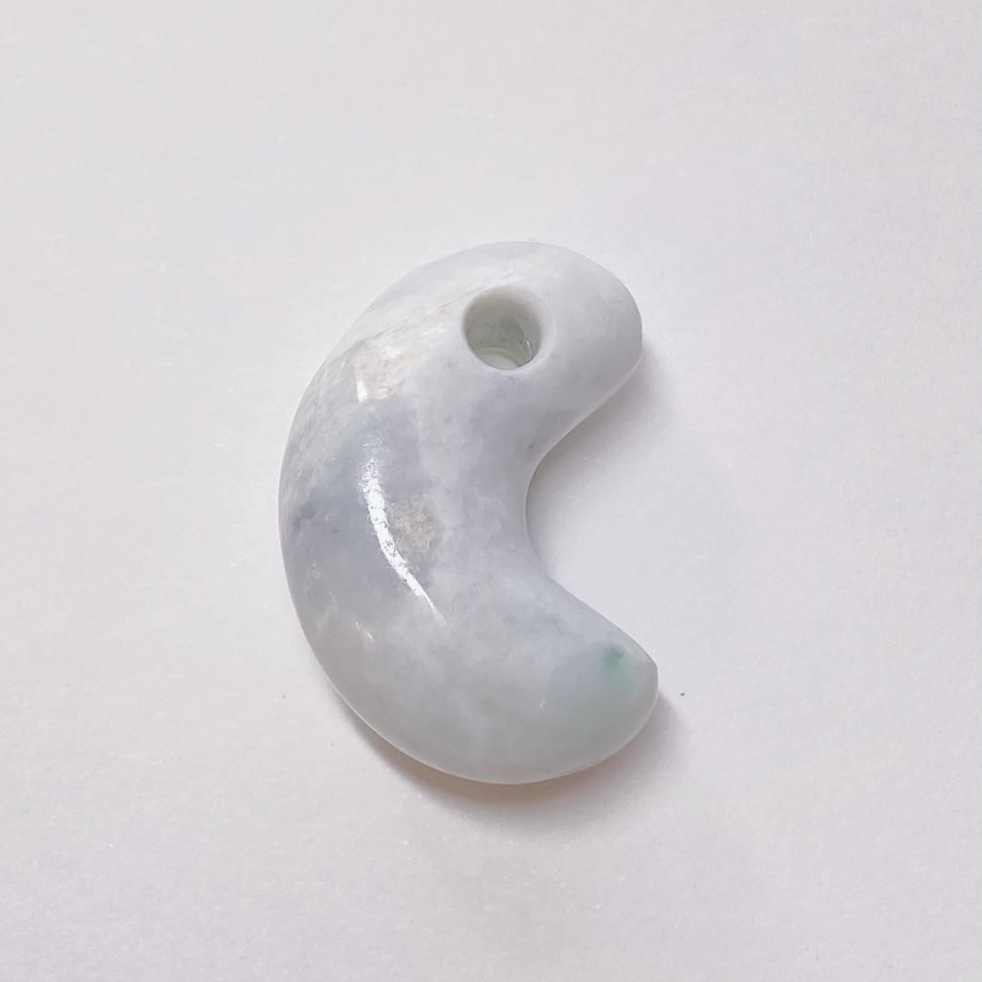 E4083】国産?糸魚川＊勾玉＊翡翠＊ペンダント Magatama Jade Pendant