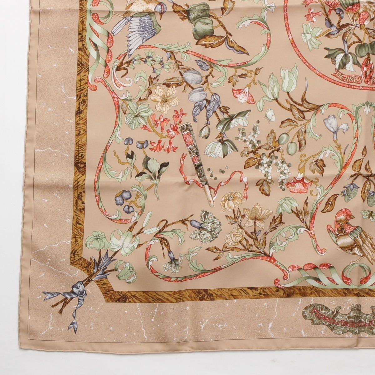 美品　エルメス　東洋の石と西洋の石細工　シルクシフォンスカーフ　カレ90 鳥 エルメス カレ90 PIERRES d' ORIENT et d' OCCIDENT 東洋の石と