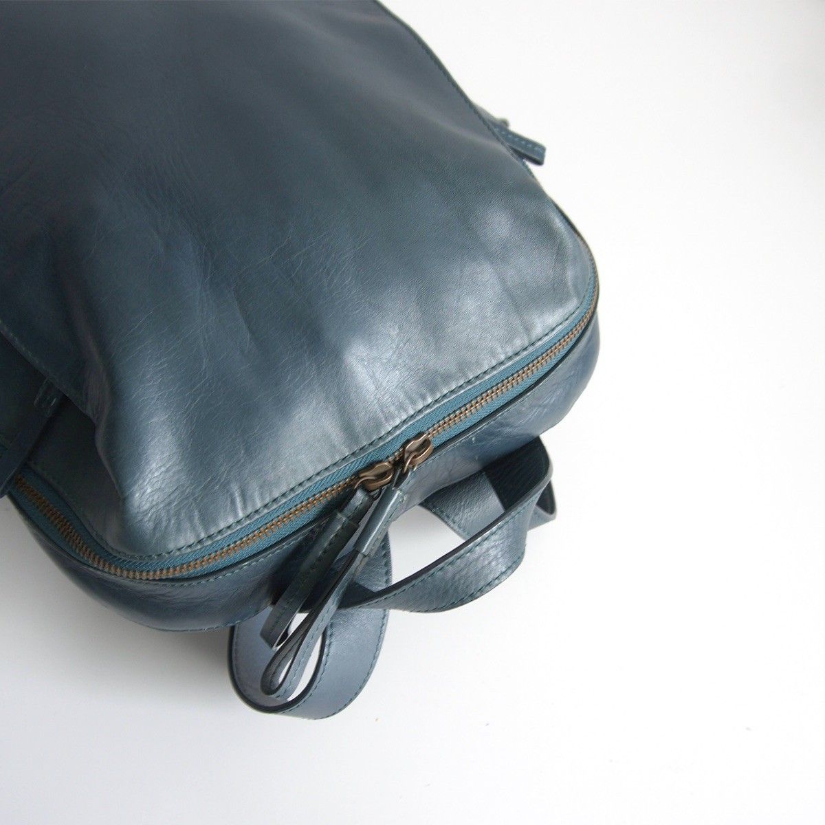 美品　マザーハウス　カゼマトウ リュック L レザー　ユニセックス　緑青 美品 マザーハウス カゼマトウ リュック L レザー ユニセックス 緑青