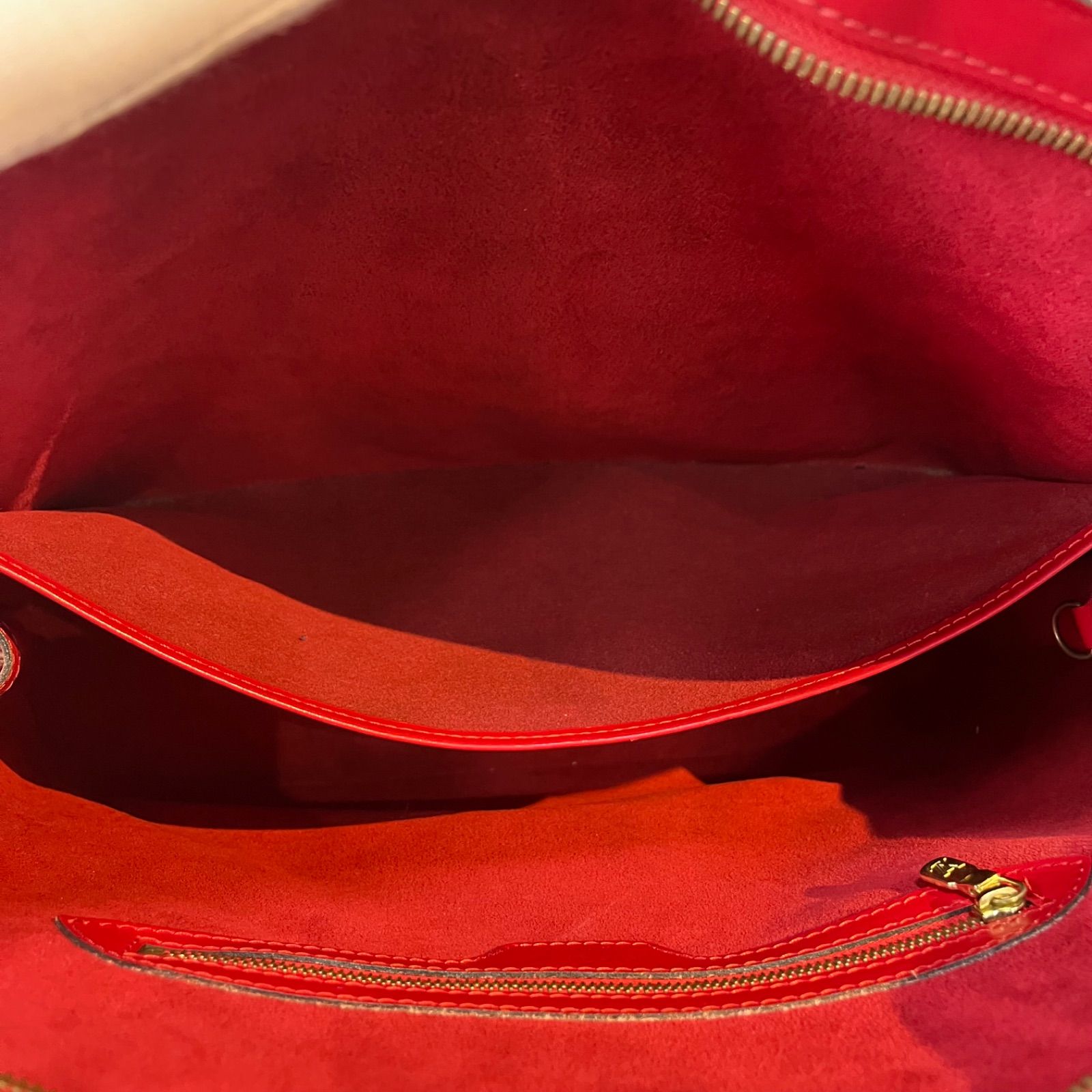 カスティリアンレッド レザー