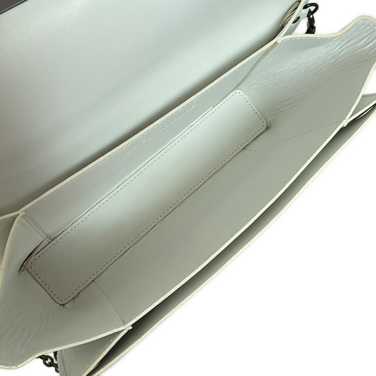 ISSEYMIYAKE(イッセイミヤケ) ショルダーバッグ美品 ガストン 白  