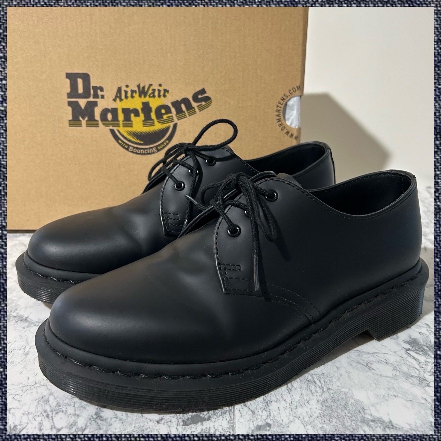 ドクターマーチン Dr.Martens ブラック ドクターマーチンの「白